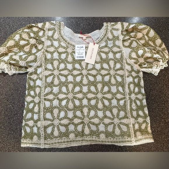 Cute cropped top. Embroidery accents. - Picture 4 of 5